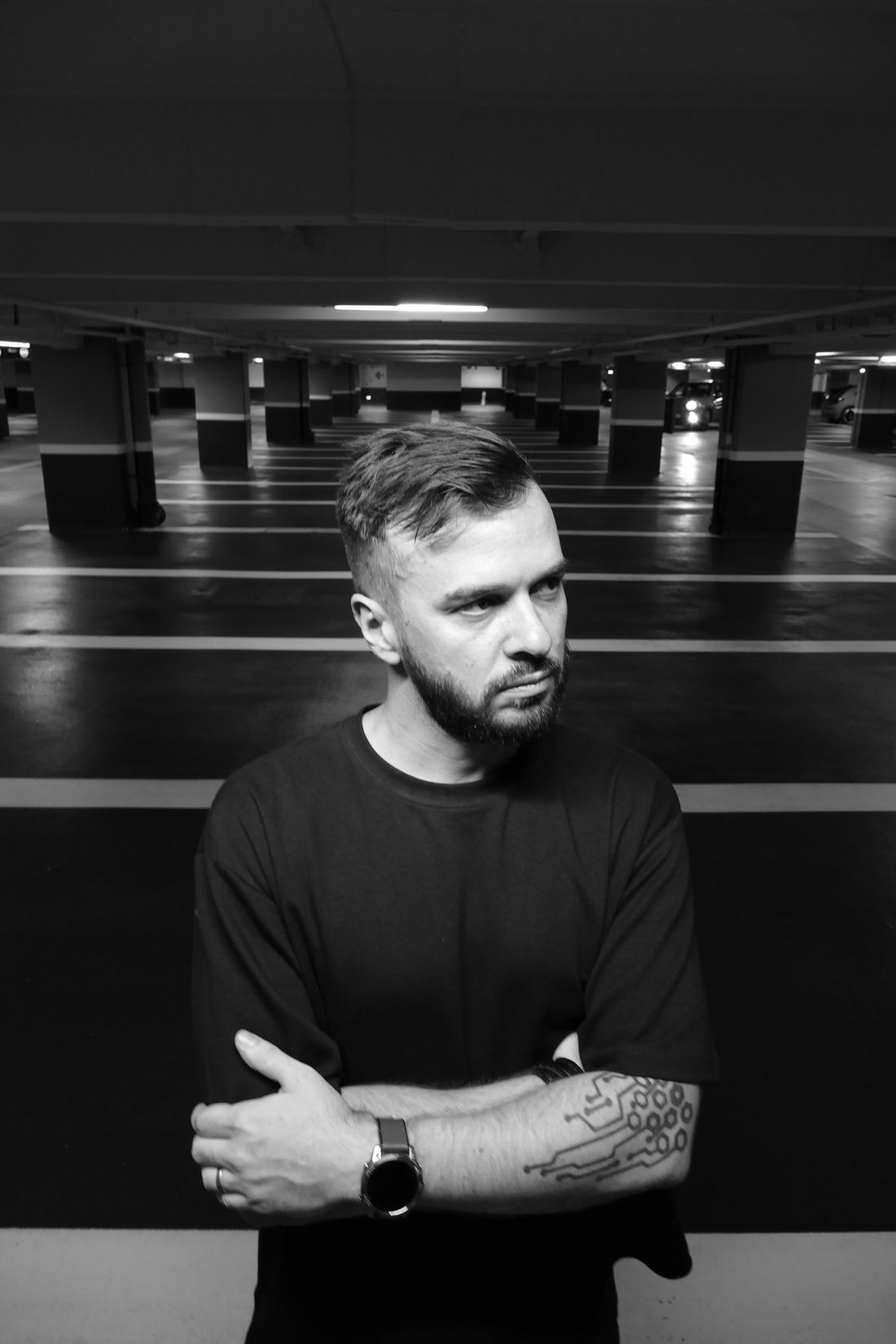 Λ-RKL standing in an empty underground car park, black and white
